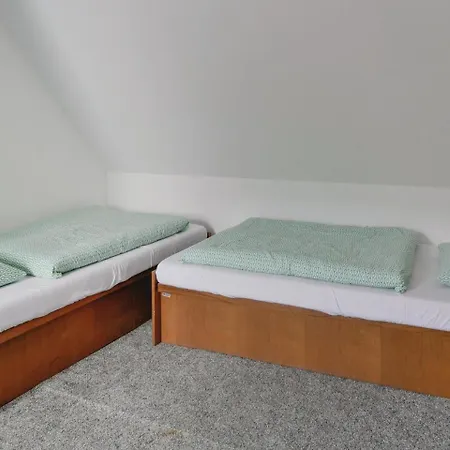 別荘 Three-bedroom Holiday In ヤブロネツ・ナト・イゼロウ