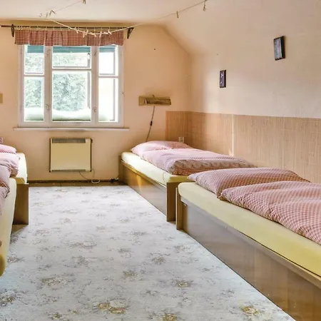 Three-bedroom Holiday In * ヤブロネツ・ナト・イゼロウ